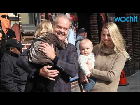 VIDEO : Kelsey Grammer T-Shirt Likens Abortions to Gun Deaths