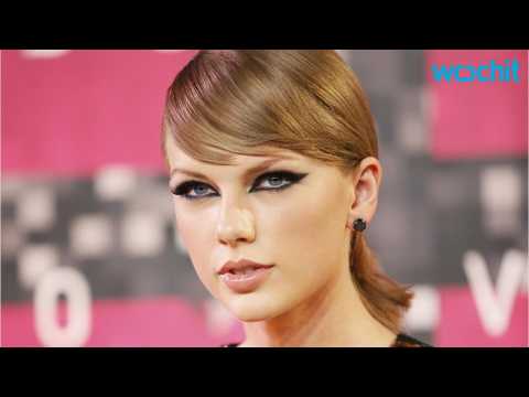 VIDEO : Taylor Swift Opens Up About Losing Grammy in 2014
