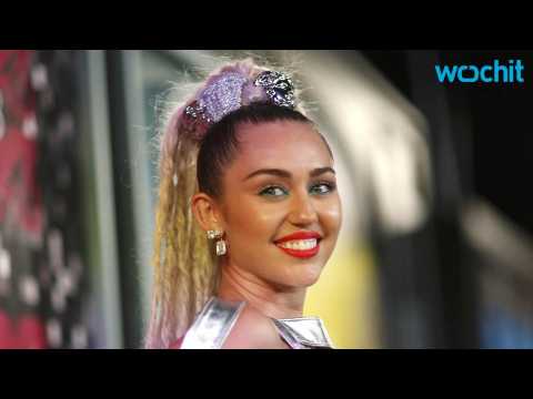 VIDEO : Miley Cyrus is Planning a Concert Where no One Wears Any Clothes!