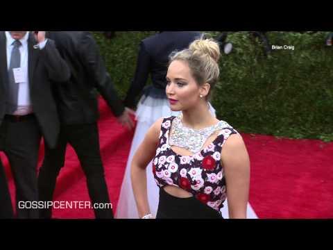 VIDEO : Jennifer Lawrence Reveals Anxiety Over Public Image