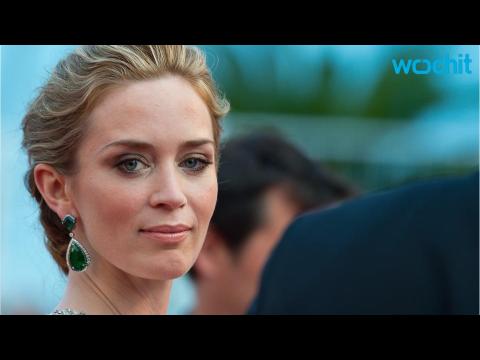VIDEO : Emily Blunt Becomes an American...And Immediately Regrets It
