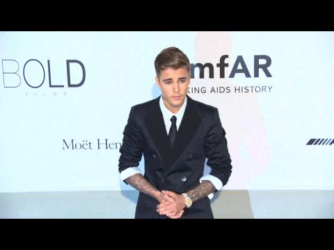VIDEO : Justin Bieber threatened by security at boxing match