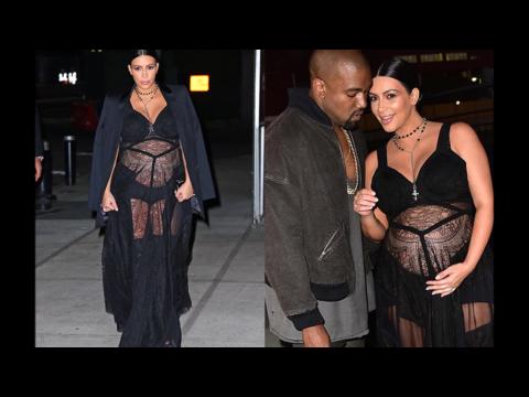 VIDEO : Kim Kardashian opte pour une incroyable tenue de grossesse