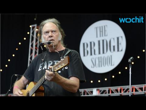 VIDEO : Neil Young, Ryan Adams, St. Vincent Lead Bridge School Benefit