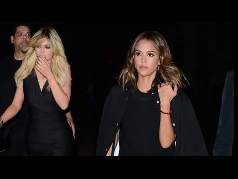 VIDEO : Kylie Jenner's Entourage Shove Jessica Alba At NYFW Show