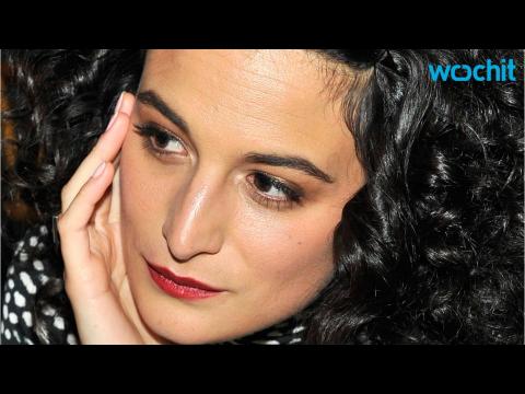 VIDEO : 'Married' Actress Jenny Slate Joins Chris Evans on 'Gifted'