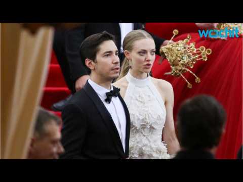 VIDEO : Amanda Seyfried Reportedly Splits From Justin Long