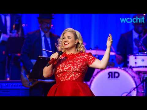 VIDEO : Kelly Clarkson Cancels the Rest of Her Tour Dates for 2015