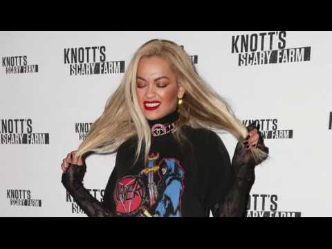 VIDEO : Rita Ora And Boyfriend Travis Barker Visit Scary Theme Park