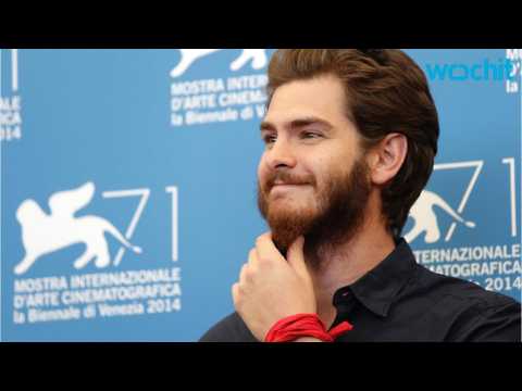 VIDEO : Andrew Garfield Explains How He Deals With Fame