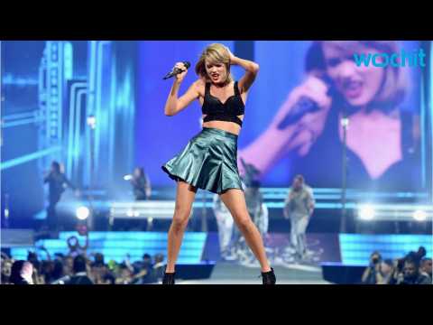 VIDEO : Taylor Swift Shows Once Again That She Has a Heart of Gold