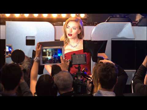 VIDEO : Scarlett Johansson and Romain Dauriac celebrate first anniversary