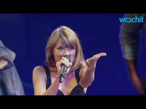 VIDEO : Taylor Swift Meets Adorable Dancing Fan!