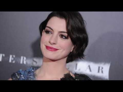VIDEO : Anne Hathaway Wins Woman Crush Wednesday