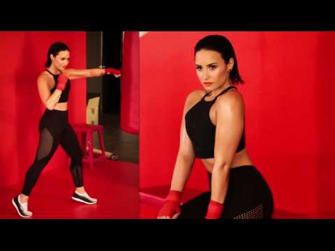 VIDEO : Demi Lovato fait un pas en avant en Skechers
