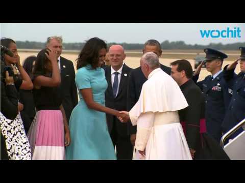 VIDEO : Michelle Obama Stuns While Welcoming Pope Francis to the White House