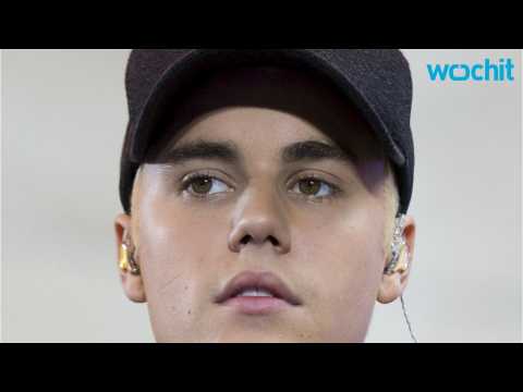 VIDEO : Justin Bieber Strips to Underwear for Swim in Iceland
