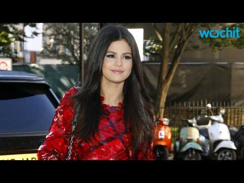 VIDEO : Selena Gomez Crushes It in London Wearing 4 Outfits in 1 Day