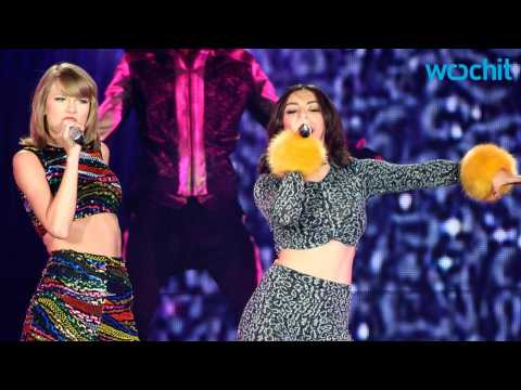 VIDEO : Taylor Swift, Charli XCX Team for 'Boom Clap' in Toronto