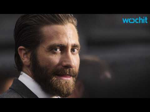 VIDEO : The Mystery of Jake Gyllenhaal's Height Has FINALLY Been Solved . . . Right?