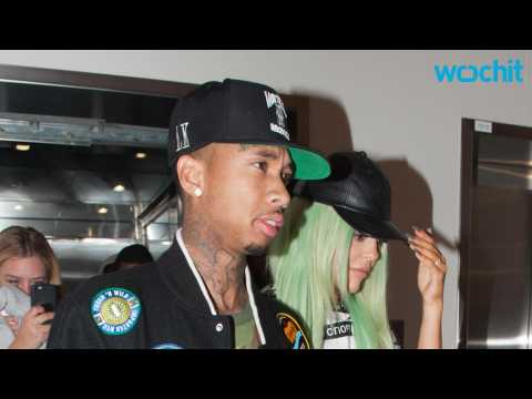 VIDEO : Tyga Kisses Kylie Jenner During Concert Performance