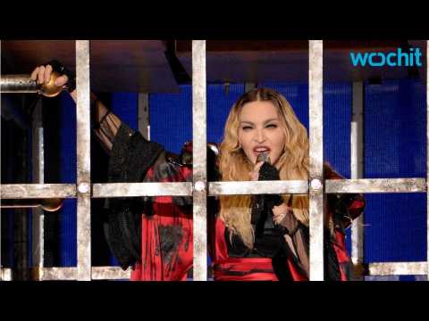 VIDEO : Madonna?s Daughter Allegedly Caught Drinking at Concert