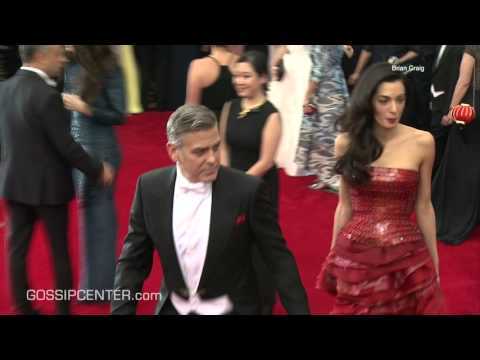VIDEO : George Clooney ?Feels Like An Idiot? When Talking to wife, Amal