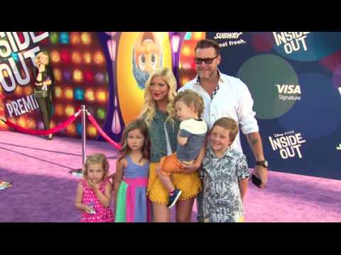 VIDEO : Tori Spelling and Dean McDermott Living Paycheck to Paycheck