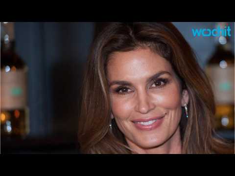 VIDEO : Cindy Crawford and Her Shirtless Husband Make a Quick Miami Beach Visit