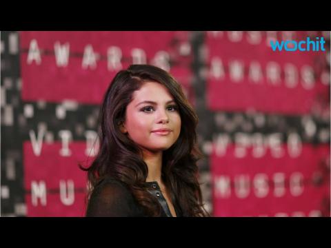 VIDEO : Selena Gomez Previews 