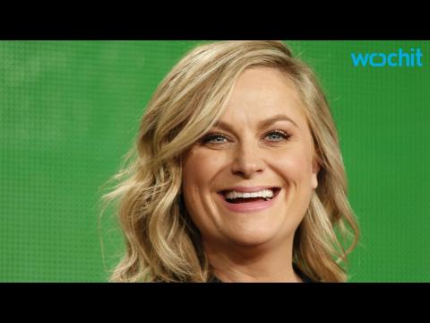 VIDEO : NBC Commits to Amy Poehler for 'Dumb Prince'