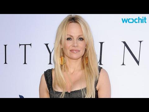 VIDEO : Pamela Anderson Poses Naked for Flaunt...