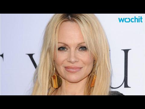 VIDEO : Pamela Anderson Still Shaken by Homeless Fan Who Stole Her Swimsuit