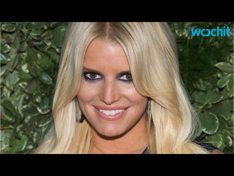 VIDEO : Jessica Simpson Slurs Her Speech at Live HSN Taping