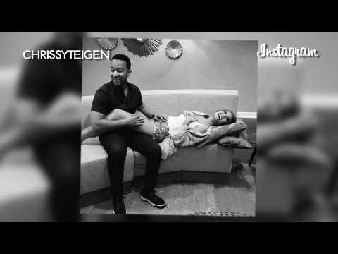 VIDEO : John Legend and Chrissy Teigen expecting first child