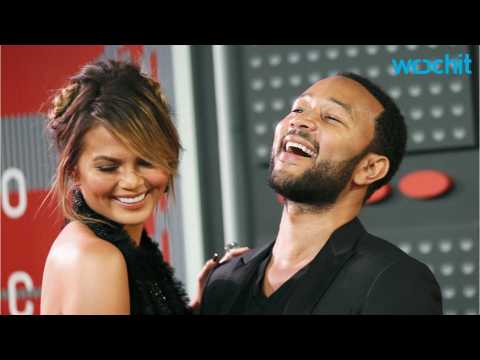 VIDEO : Chrissy Teigen and John Legend Expecting First Child