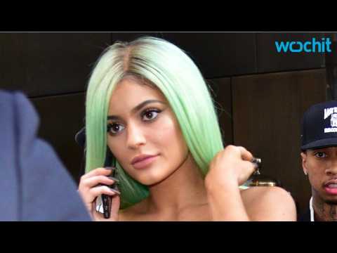VIDEO : Is Kylie Jenner Turning To A Therapist About Her Relationship?