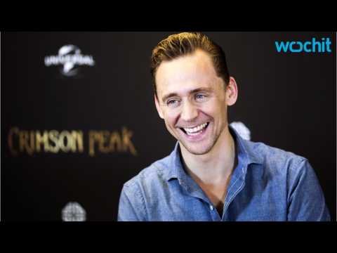 VIDEO : Tom Hiddleston Takes a Jog in Australia