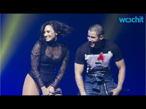 VIDEO : Demi Lovato And Nick Jonas Surprise Fans With 'Future Now' Tour