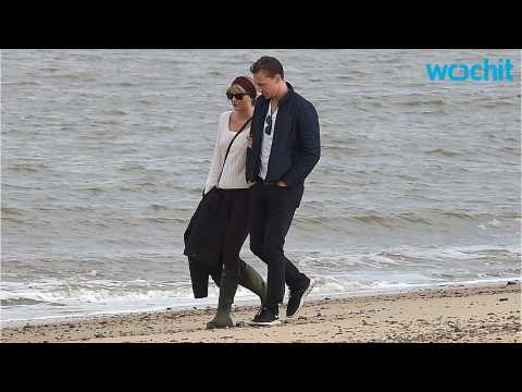 VIDEO : Are Taylor Swift & Tom Hiddleston Settling Down?