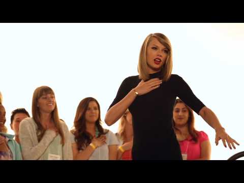 VIDEO : Taylor Swift et Tom Hiddleston : a devient trs srieux !