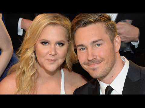 VIDEO : Amy Schumer can't handle being in love