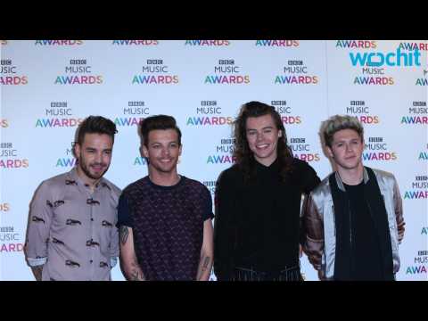 VIDEO : One Direction Member Signs Solo Record Deal