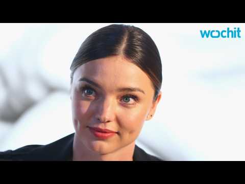VIDEO : Officially Becoming a Fianc Sure Looks Great on Miranda Kerr