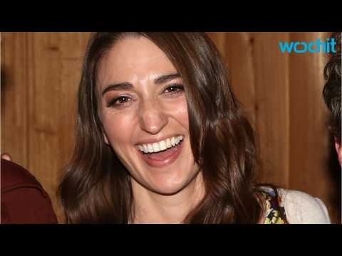 VIDEO : Sara Bareilles Recovers From Surgery In Good Spirits
