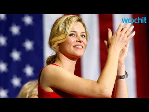 VIDEO : Elizabeth Banks And Celebs Sing 