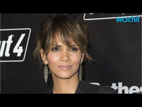 VIDEO : Halle Berry Is Stunning At 50