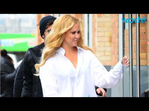 VIDEO : Bridesmaid Amy Schumer Posts Pics From Friend's Wedding