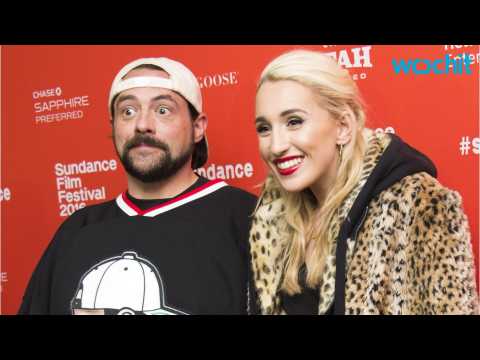VIDEO : Director Kevin Smith Defends Daughter Against Troll Online