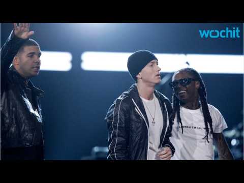 VIDEO : Eminem And Drake Team Up Onstage To Quash Rumors